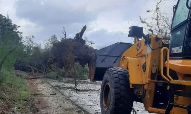 Καταστροφές από την κακοκαιρία: Κατολισθήσεις σε Πάτρα, Ήπειρο και Κέρκυρα – Καθίζηση στη Ζάκυνθο