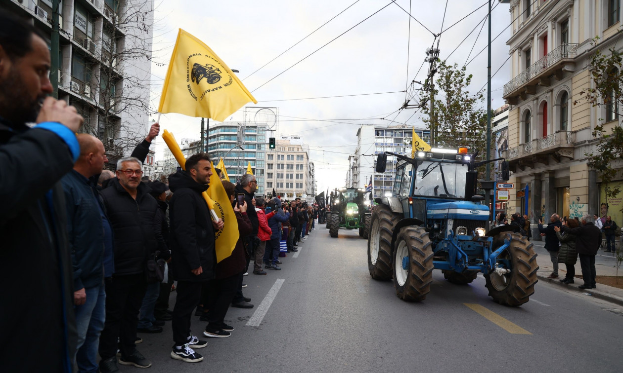 Κίνηση στους δρόμους: «Κόλαση» στο κέντρο λόγω των τρακτέρ – Καθυστερήσεις σε Κηφισό και Αττική Οδό