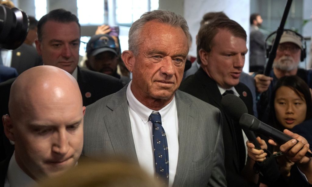 Υπουργός Υγείας ΗΠΑ: «Δεν φοβάμαι τα μικρόβια, συνήθιζα να κάνω κοκαΐνη από τα καθίσματα τουαλέτας»