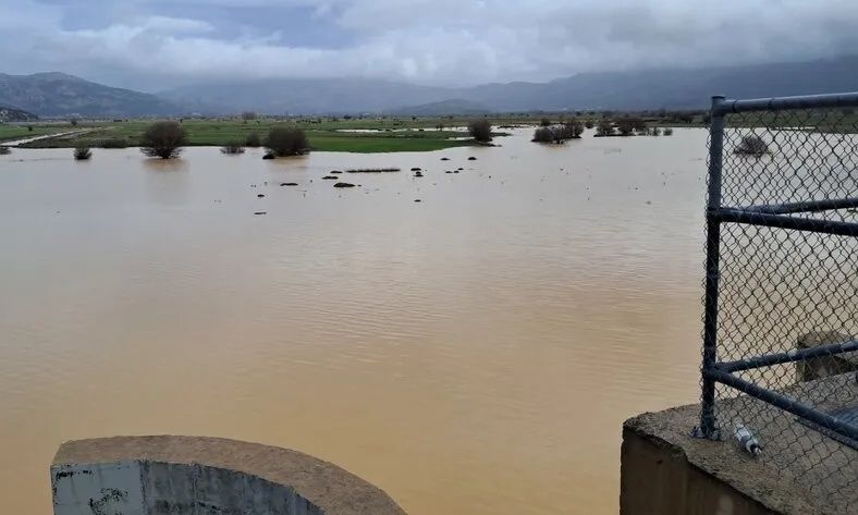 Κρήτη: «Ανάσα» στα αποθέματα νερού του φράγματος Αποσελέμη έφεραν οι έντονες βροχοπτώσεις – Βίντεο