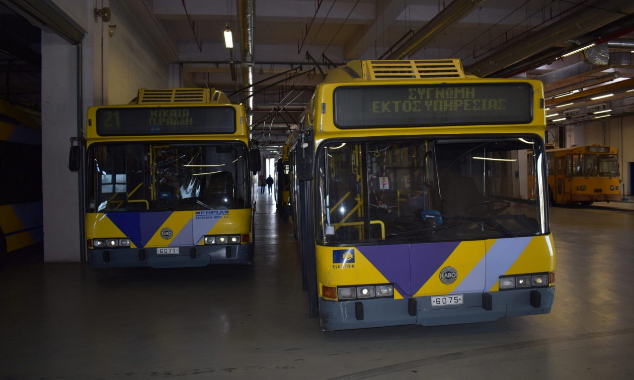 Πετράλωνα: Τρόλεϊ έπεσε σε πολυκατοικία – Τραυματίας ο οδηγός