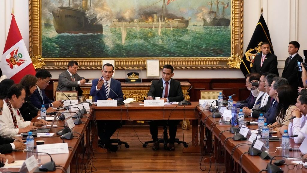 Περού: Απόπειρα αποπομπής του μεταβατικού Προέδρου – Σύγκληση του κοινοβουλίου