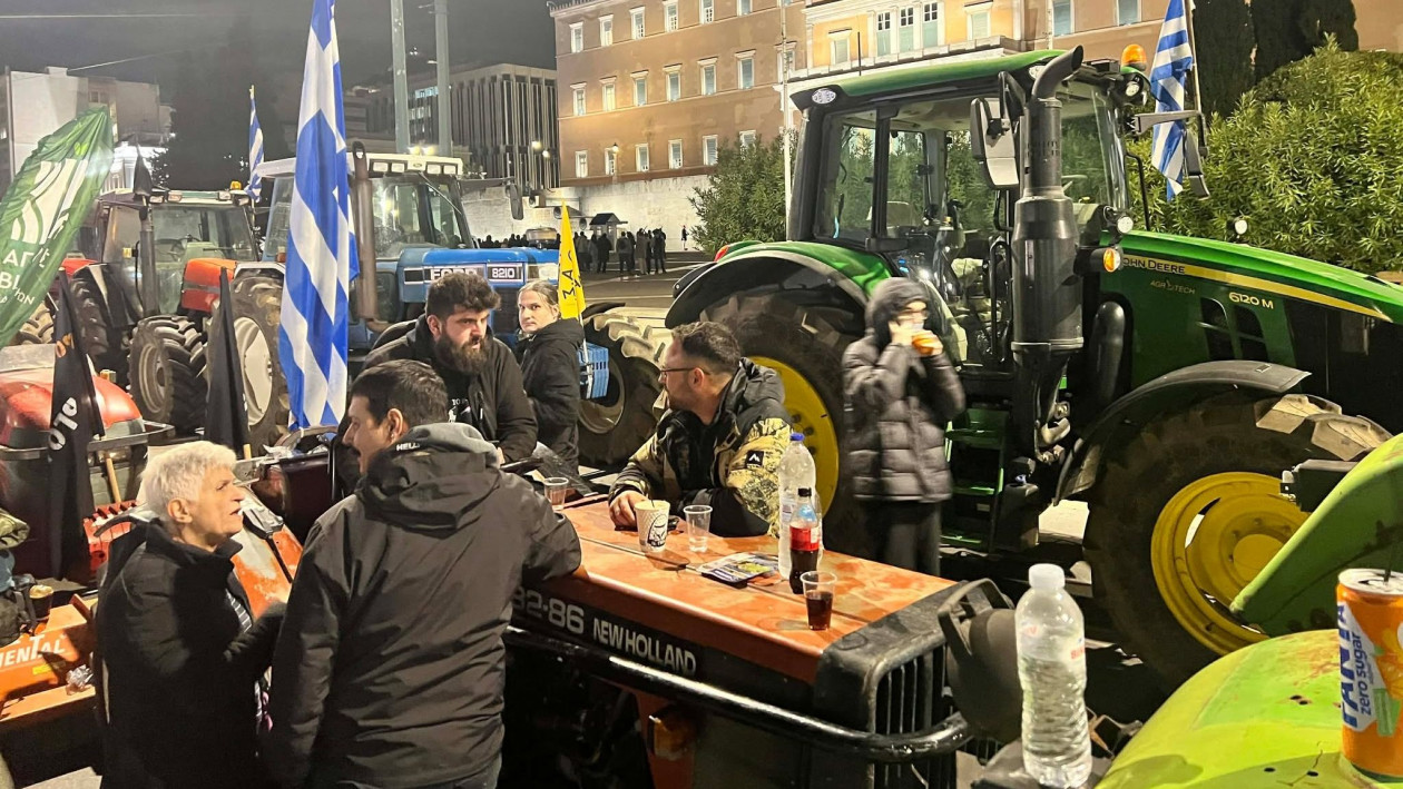 Αγρότες στο Σύνταγμα: Αντίστροφη μέτρηση για την αποχώρηση των τρακτέρ μετά το δυναμικό συλλαλητήριο