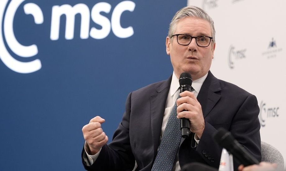 Στάρμερ: Η Βρετανία θα αναπτύξει ομάδα κρούσης αεροπλανοφόρων στον Βόρειο Ατλαντικό