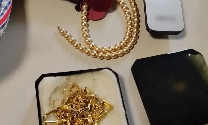 Καματερό: Προσποιήθηκαν τους υπαλλήλους ρεύματος και άρπαξαν κοσμήματα 7.000 ευρώ