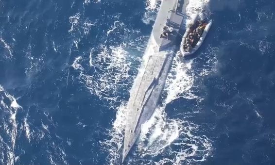 Γαλλία: Το Πολεμικό Ναυτικό κατέσχεσε 2,4 τόνους κοκαϊνης σε πλοίο στην Πολυνησία