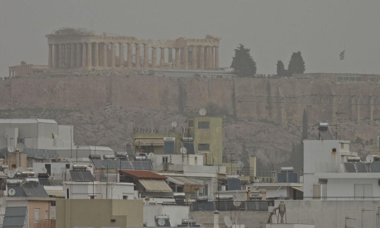 Αφρικανική σκόνη «έκρυψε» ακόμη και την Ακρόπολη – Πότε θα υποχωρήσει