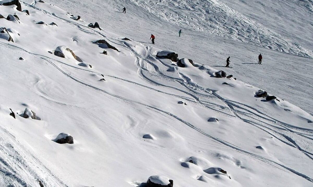 Άλπεις: Η στιγμή που ελικόπτερο προκαλεί χιονοστιβάδα στο πλαίσιο προληπτικών μέτρων ασφαλείας