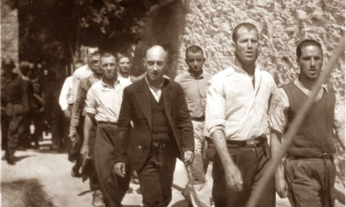 Καισαριανή: Ο ψηλός και το γελαστό παιδί – Οι πρώτες ταυτοποιήσεις από τα ντοκουμέντα της εκτέλεσης