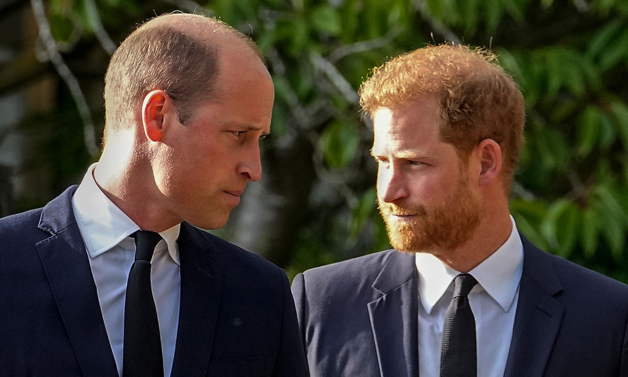 Ο πραγματικός λόγος για τον πριγκιπικό «ακήρυχτο πόλεμο» μεταξύ Ουίλιαμ και Χάρι