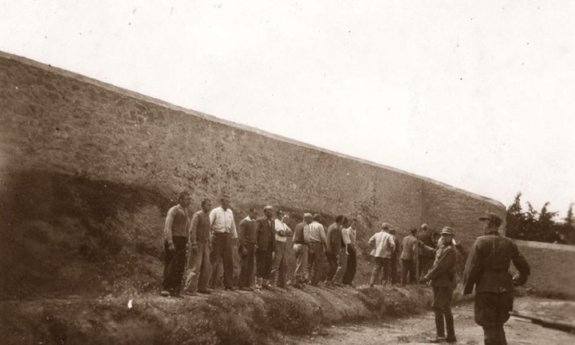 «Σταμάτησα τη δημοπρασία, δεν έχω αποφασίσει την πώλησή τους»: Ο κάτοχος των φωτό της Καισαριανής