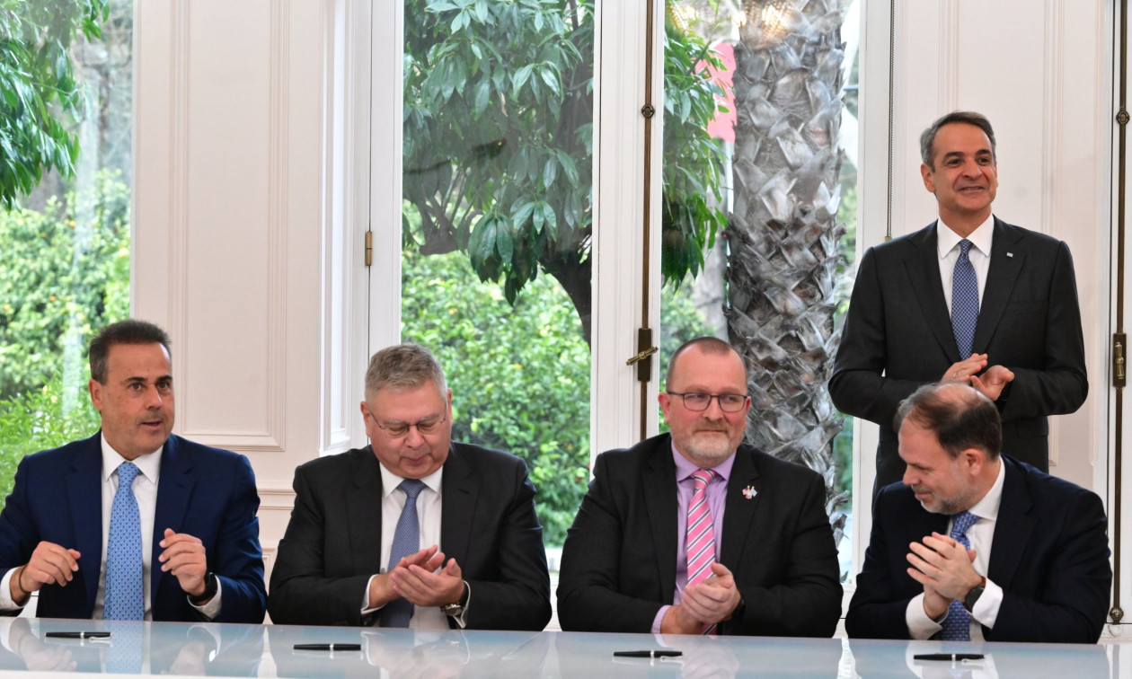 Έπεσαν οι υπογραφές με τη Chevron για 4 θαλάσσιες περιοχές νότια Κρήτης και νότια της Πελοποννήσου