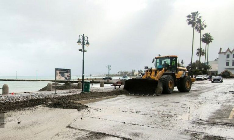 Η θάλασσα «βγήκε» στη στεριά στο λιμάνι της Κω