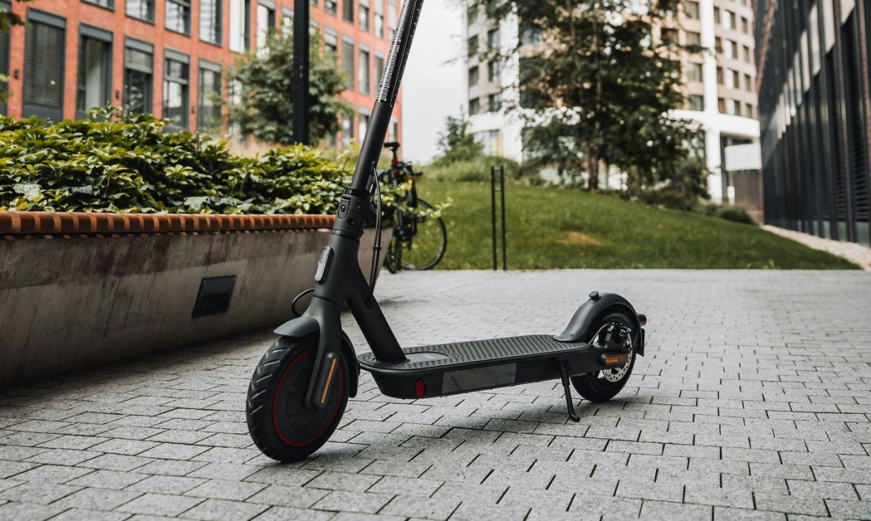 Λάρισα: Παρέσυρε, τραυμάτισε και εγκατέλειψε με πατίνι καρκινοπαθή γυναίκα