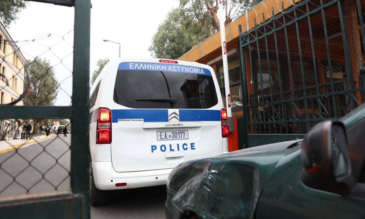 Κολωνάκι: Στην Ευελπίδων η τραγουδίστρια που οδηγούσε μεθυσμένη και χτύπησε 5 αυτοκίνητα