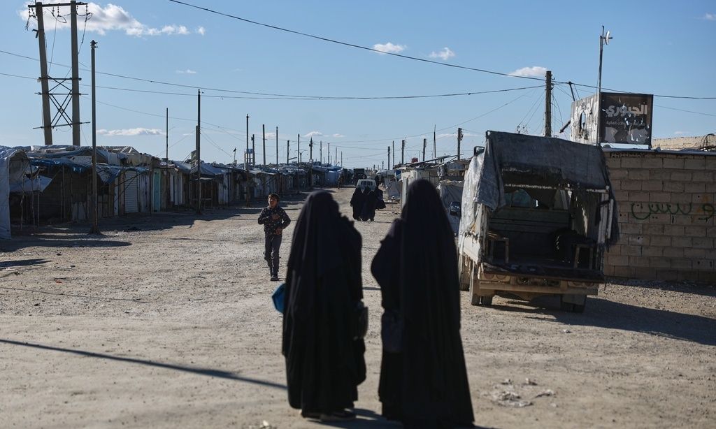 Συρία: Οι αρχές μεταφέρουν τους συγγενείς τζιχαντιστών από τον γιγάντιο καταυλισμό Αλ-Χολ