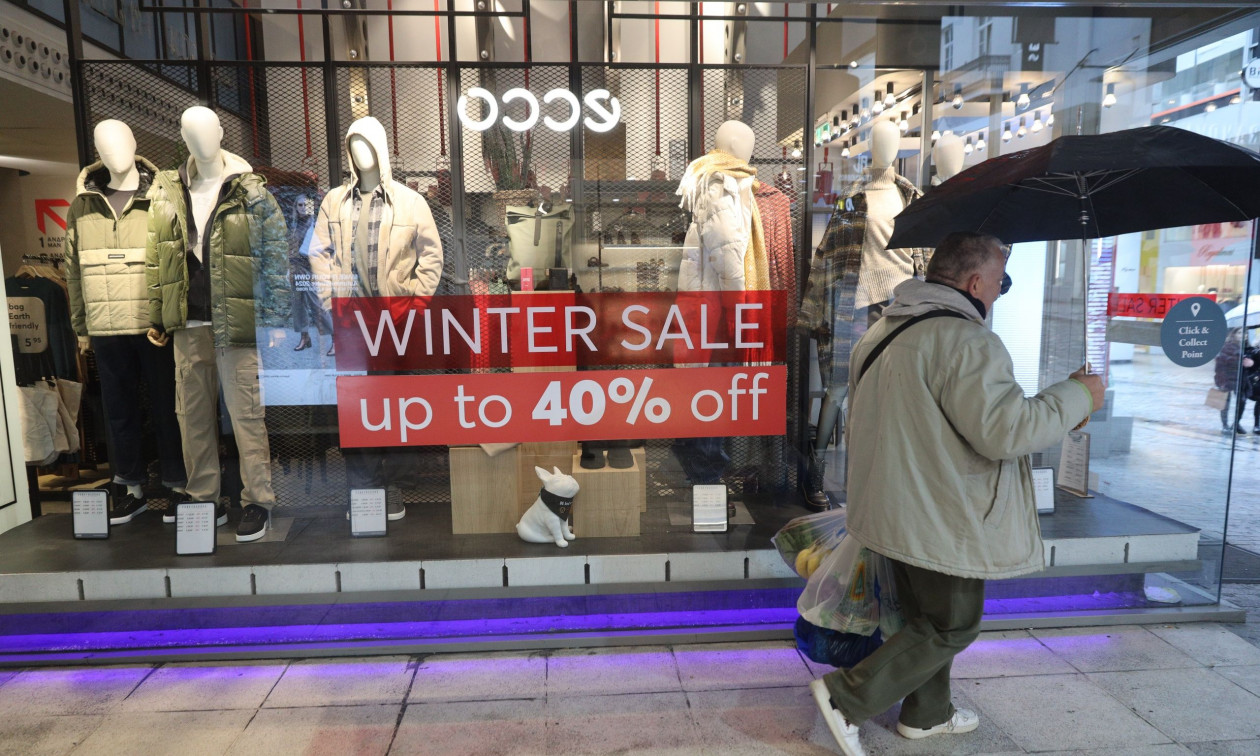 Χειμερινές εκπτώσεις 2026: Για λίγο ακόμα οι προσφορές στα καταστήματα