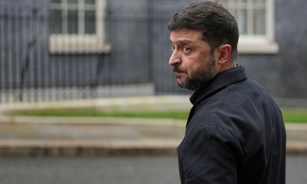 Η λάμψη του Ζελένσκι ξεθωριάζει – Από τη δημοφιλία εν καιρώ πολέμου στην αμφισβήτηση