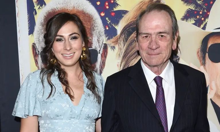 Τόμι Λι Τζόουνς: Αυτή είναι η αιτία του ξαφνικού θανάτου της 34χρονης κόρης του