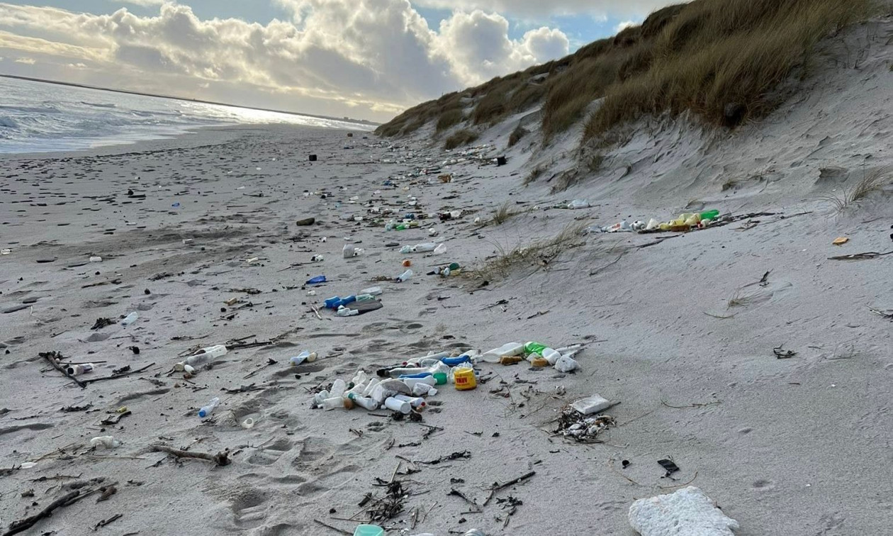 Σκουπίδια από τον Καναδά της δεκαετίας του 1960, ξεβράστηκαν σε νησί της Σκωτίας