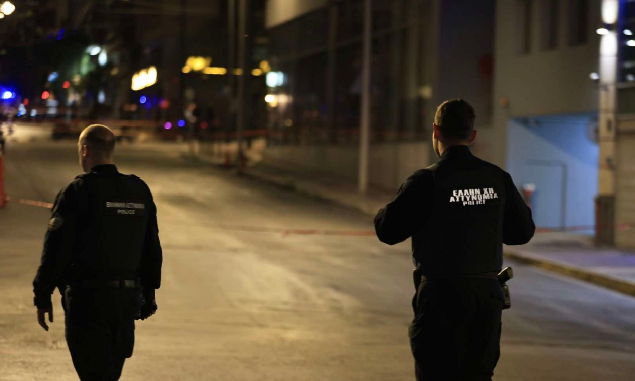 Ισχυρή έκρηξη στον Κορυδαλλό – Ζημιές σε σταθμευμένα αυτοκίνητα και σε ένα σπίτι