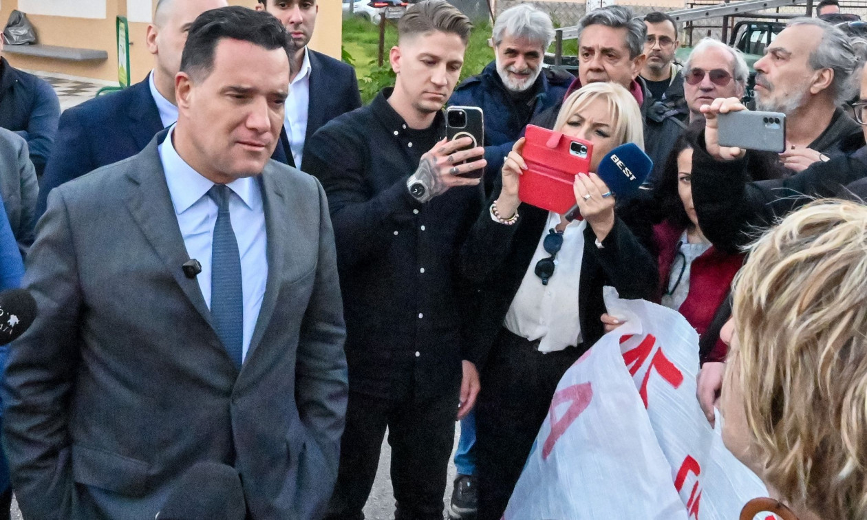 «Εμείς είμαστε με το Ισραήλ! Μπορούμε;»: Η απάντηση Άδωνι σε διαδηλώτρια στο Αρεταίειο