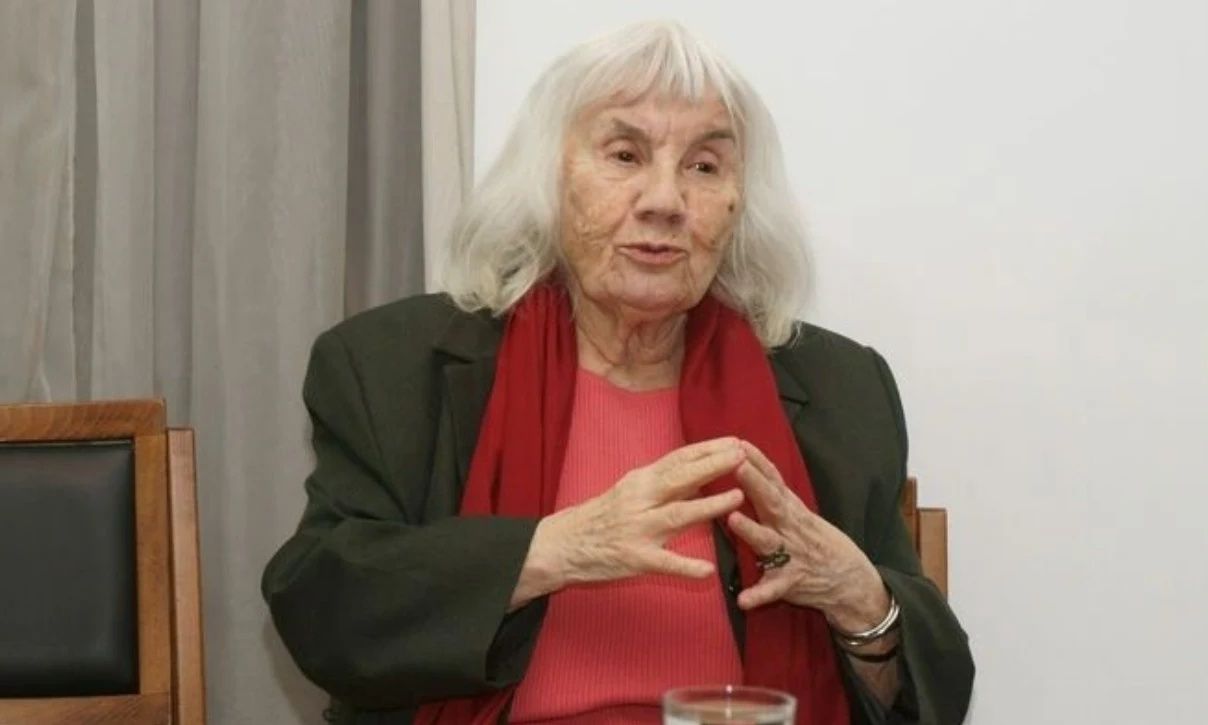 Πέθανε η συγγραφέας Ιωάννα Καρατζαφέρη σε ηλικία 97 ετών