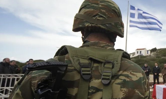 Δένδιας για θητεία: «Παριστάνουν τους στρατιώτες και παριστάνουμε ότι εκπαιδεύονται»