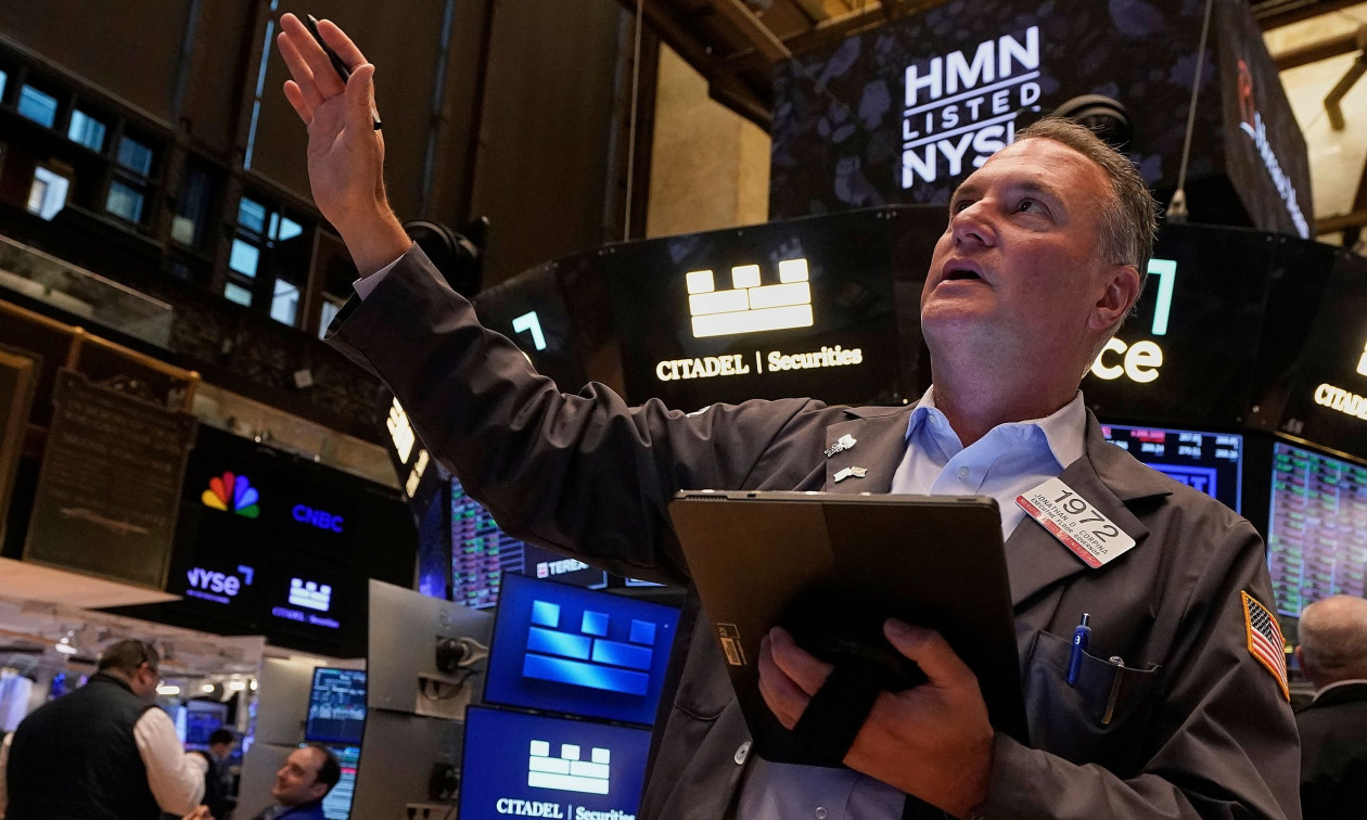 Πιέσεις στη Wall Street και ανησυχίες για τις εξελίξεις στο Ιράν