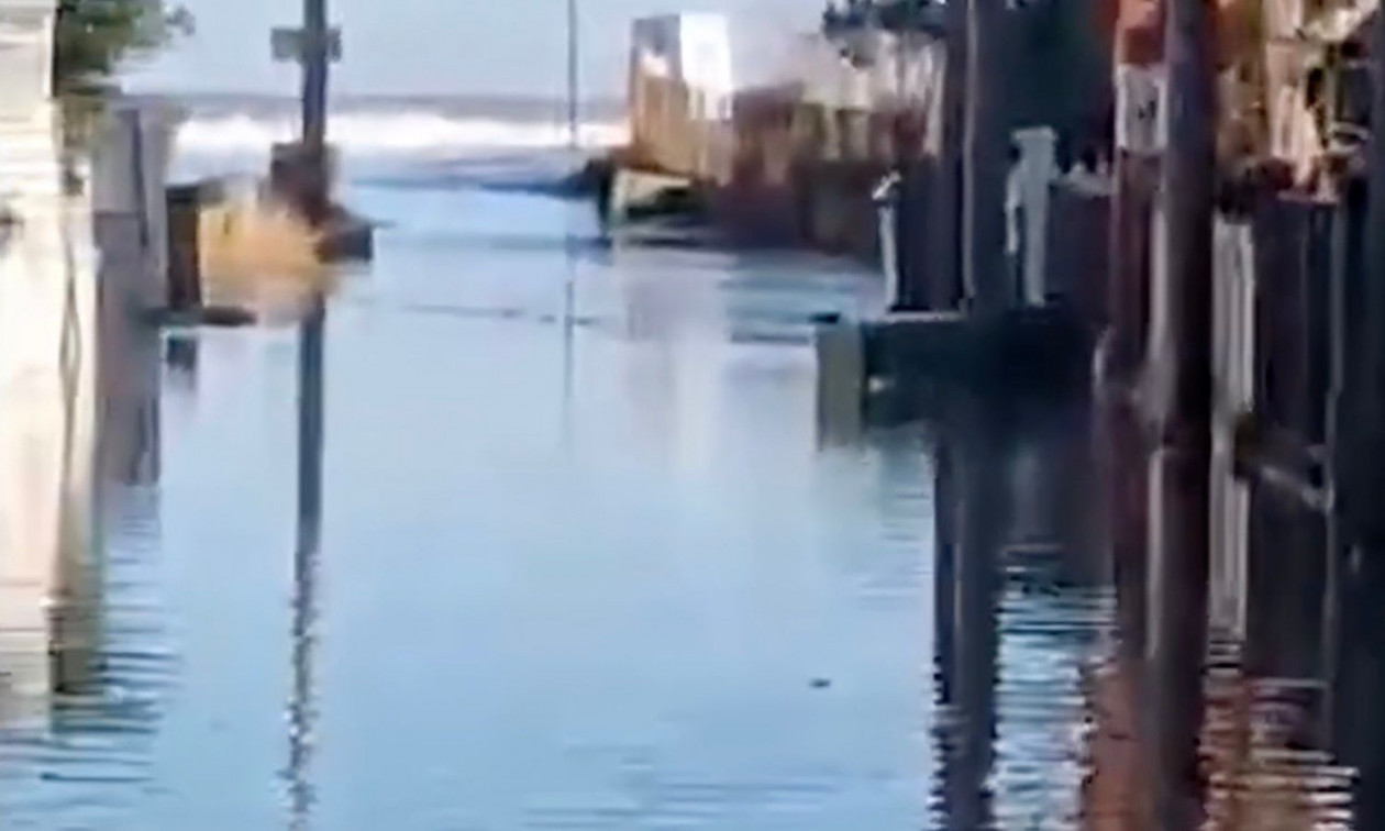 Λάρισα: Η θάλασσα βγήκε στη στεριά στα Μεσάγκαλα – Βίντεο