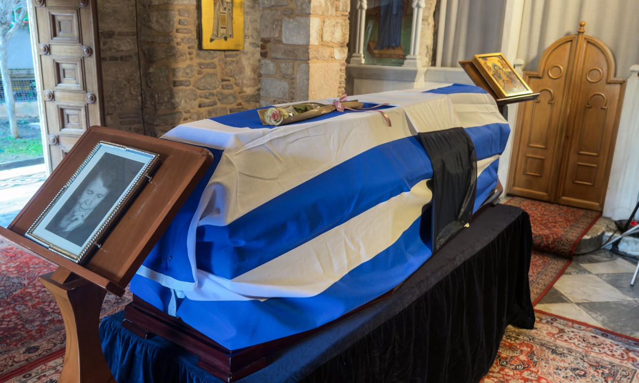 Ελένη Γλύκατζη – Αρβελέρ: Σε λαϊκό προσκύνημα η σορός της – Το μεσημέρι η κηδεία της