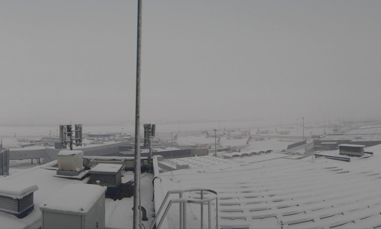 Αυστρία: Έκλεισε το αεροδρόμιο της Βιέννης λόγω έντονων χιονοπτώσεων