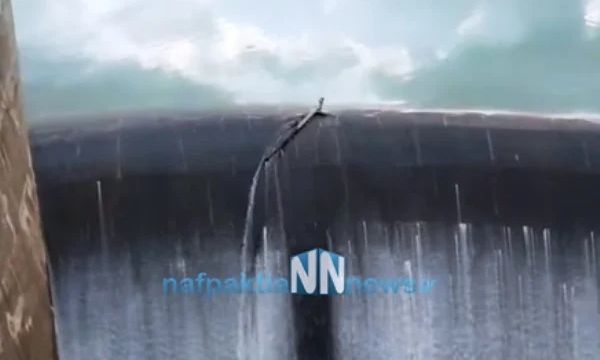 Φράγμα Ευήνου: Σε εξέλιξη η ελεγχόμενη υπερχείλιση – Εντυπωσιακές εικόνες