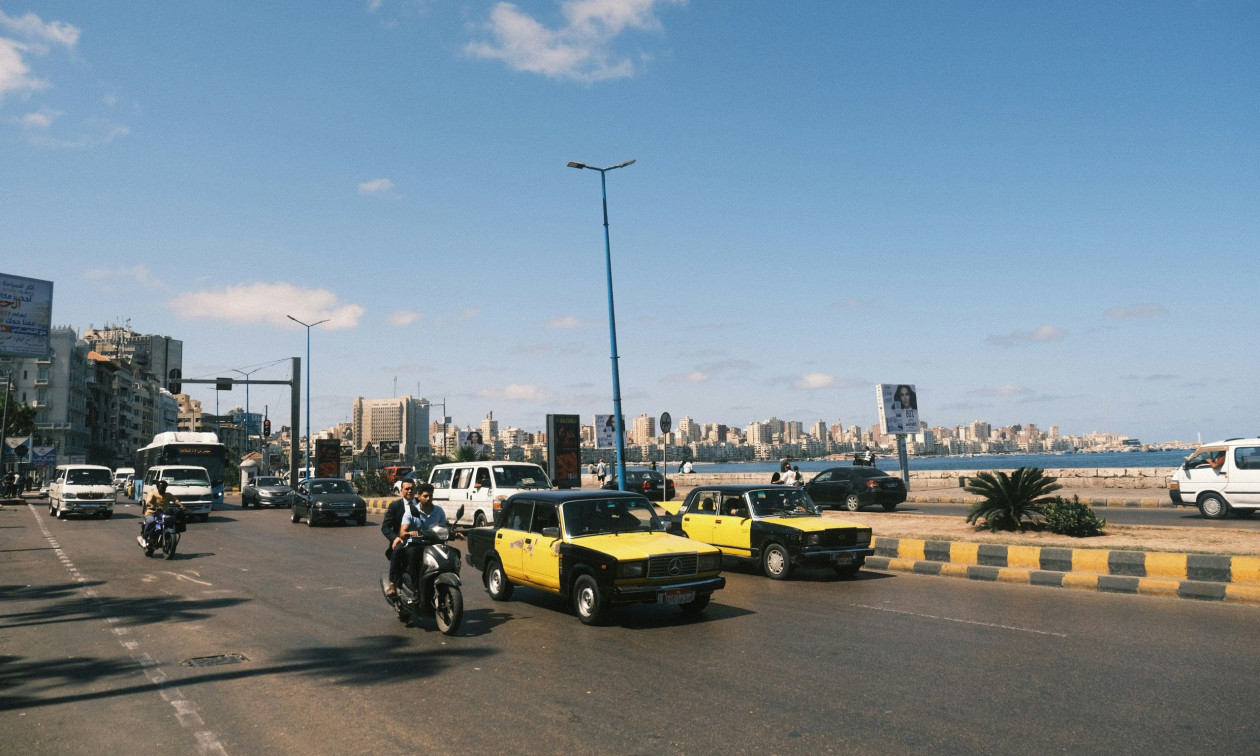 Αίγυπτος: Λεωφορείο που μετέφερε εργάτες ιχθυοτροφείου συγκρούστηκε με φορτηγό – 18 νεκροί