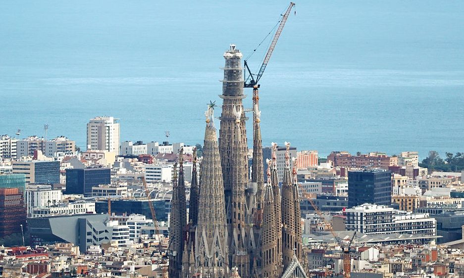 Βαρκελώνη: Στα 172,5 μέτρα η Σαγράδα Φαμίλια – Ολοκληρώθηκε ο κεντρικός πύργος 144 χρόνια μετά