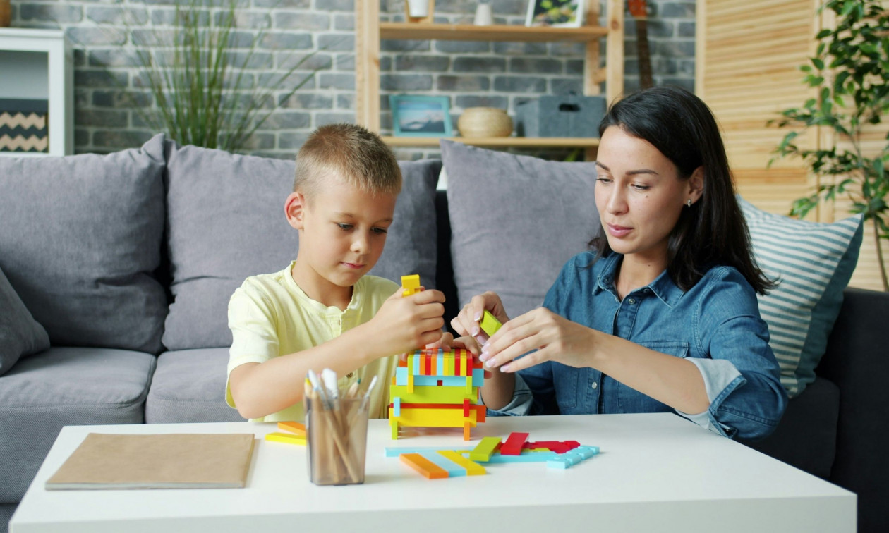 Οι εγκέφαλοι μητέρας -παιδιού συγχρονίζονται όταν παίζουν μαζί