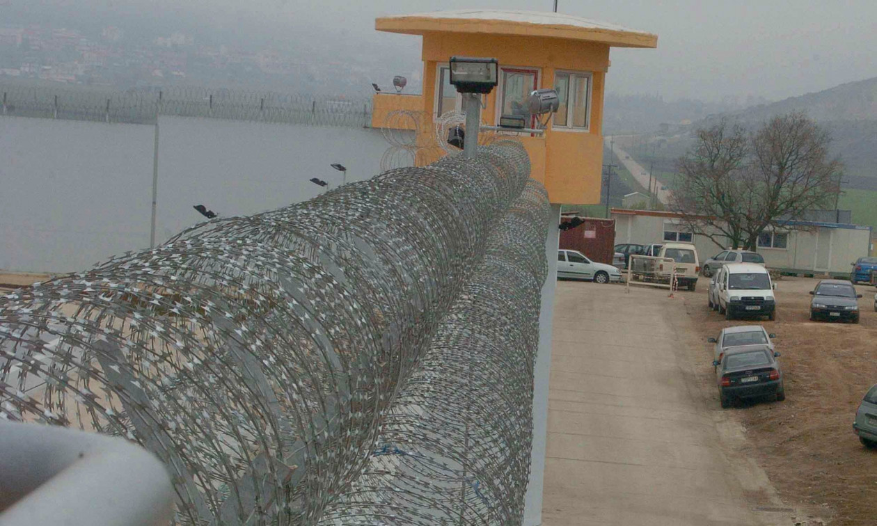 Έρευνες σε κελιά κρατουμένων στις φυλακές Δομοκού και Θεσσαλονίκης: Συνελήφθησαν δύο έγκλειστοι