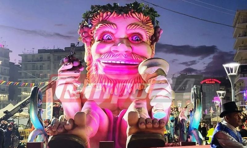 Καρναβάλι Πάτρας: Live η μεγάλη νυχτερινή ποδαράτη παρέλαση