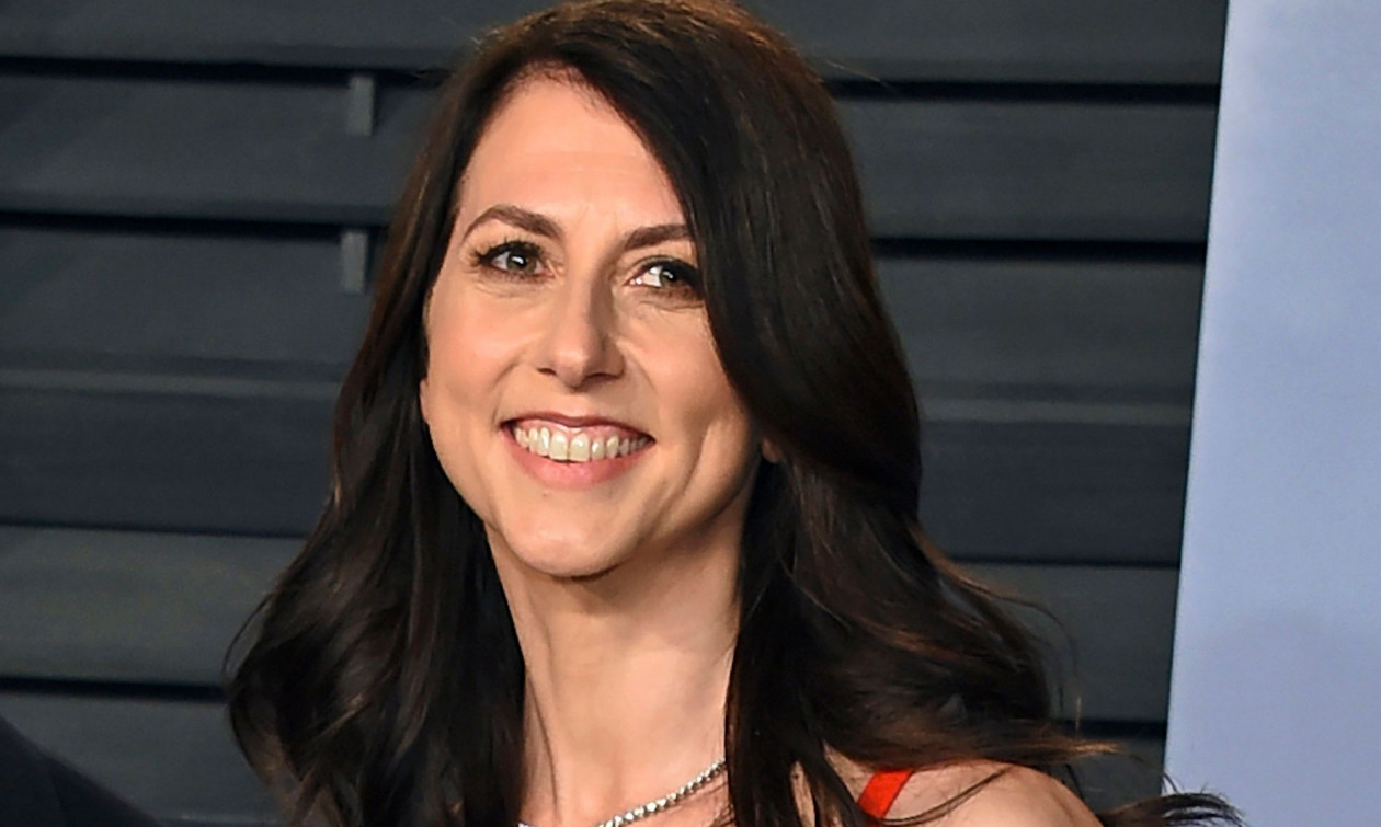 Η πρώην σύζυγος του Μπέζος, ΜακΚένζι Σκοτ δώρισε το 2025 περισσότερα από όσα έχει προσφέρει εκείνος