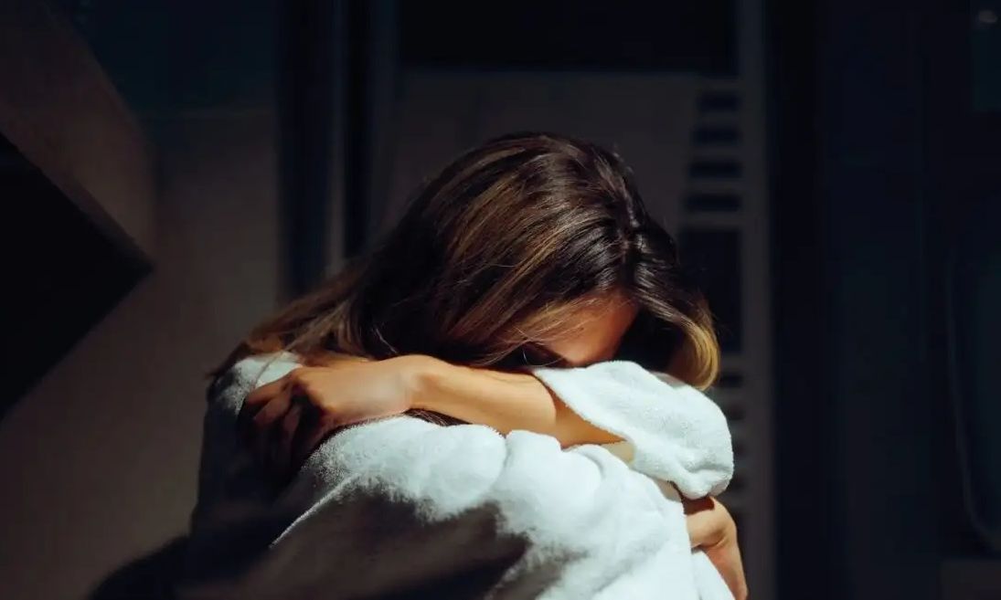 Εφιάλτης για γυναίκα μέσω εφαρμογής γνωριμιών – «Έχω AIDS και μιλάω σε όλες για να σας κολλήσω»