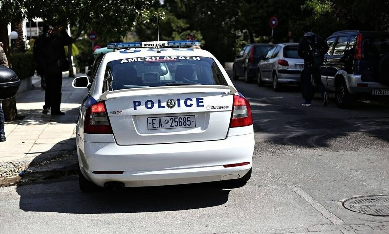 Λαμία: Έσερνε ηλικιωμένη στο δρόμο για να της αρπάξει την τσάντα