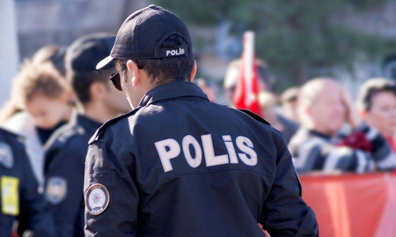 Τουρκία: Ξυλοκοπήθηκε από τον γείτονά του ενώ κρατούσε το παιδί του – Υπέστη κάταγμα κρανίου το μωρό