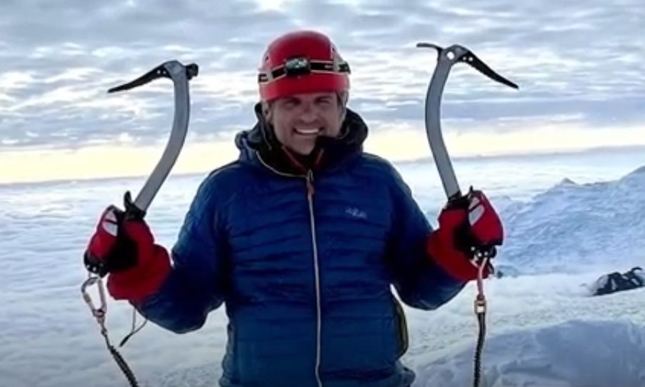 Από το όνειρο στο χειρουργείο: Η «προφητική» διαίσθηση που έσωσε τη ζωή 63χρονου ορειβάτη