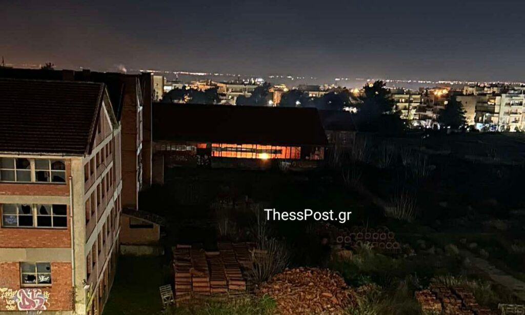 Θεσσαλονίκη: Φωτιά στην ιστορική κεραμοποιία Αλλατίνη