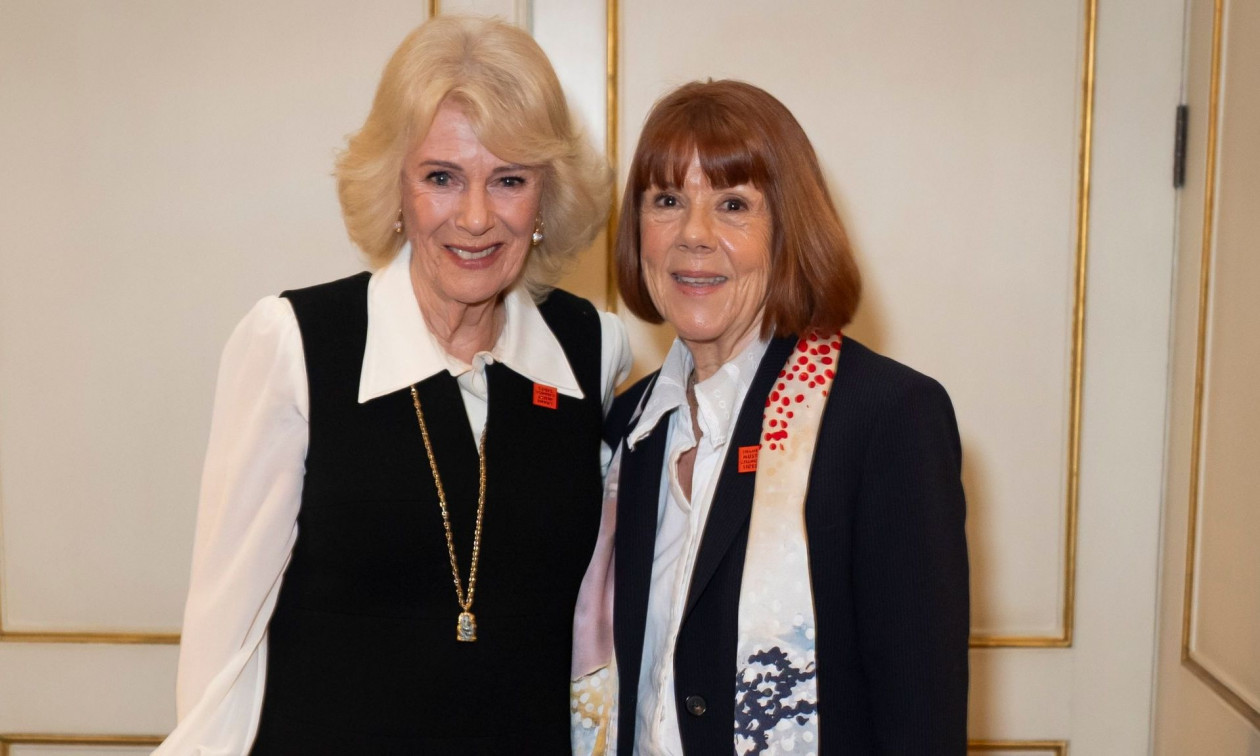 Η βασίλισσα συναντά τη Ζιζέλ Πελικό: Σοκαρισμένη η Καμίλα από την ιστορία του θύματος βιασμού