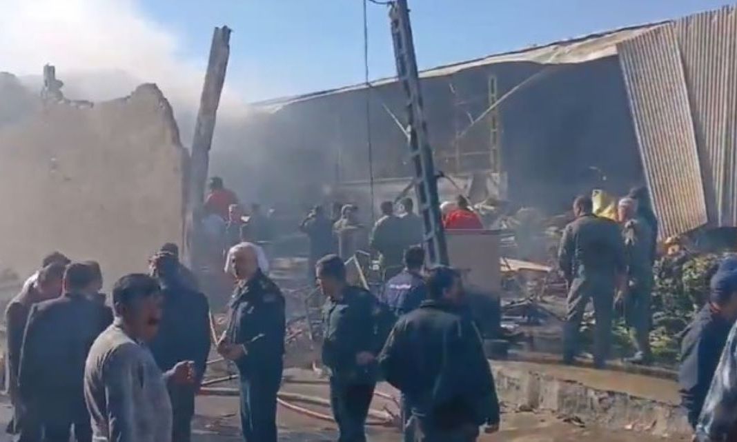 Ιράν: Τέσσερις νεκροί σε συντριβή στρατιωτικού ελικοπτέρου – Έπεσε σε αγορά