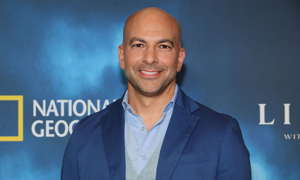 Πίτερ Άτια: Influencer υγείας παραιτήθηκε από συνεργάτης του CBS λόγω σχέσεων με τον Έπσταϊν