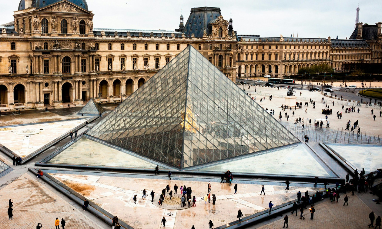 Γαλλία: Η πρόεδρος του Λούβρου υπέβαλε την παραίτησή της στον Μακρόν