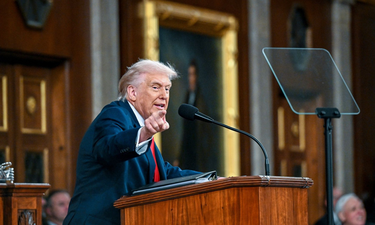 «Θα έπρεπε» να απελαθούν – Επίθεση Τραμπ στις μουσουλμάνες βουλεύτριες που διέκοψαν την ομιλία του