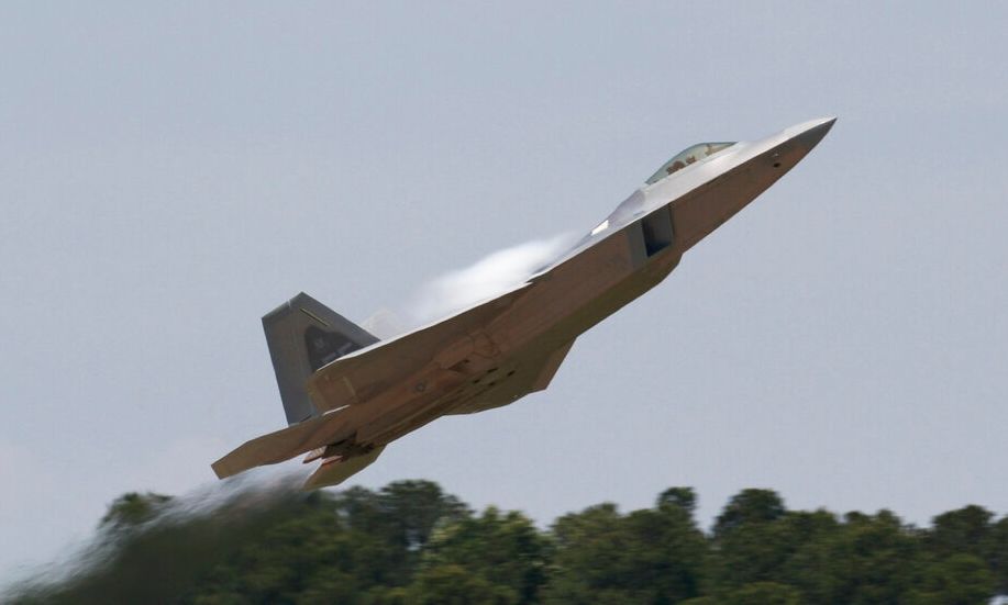 HΠΑ: Έστειλαν μαχητικά αεροσκάφη F-22 στο Ισραήλ για πιθανή πολεμική αποστολή στο Ιράν